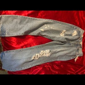 forever 21 size 26 mom jeans. never worn, tags on